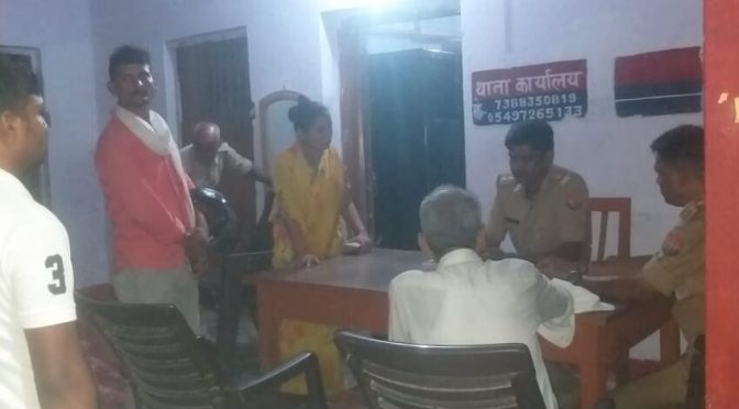 कुंडी से लटकता मिला विवाहिता का शव