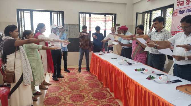हरी झंडी दिखा व शपथ ग्रहण कराकर शुरू हुआ विशेष संचारी रोग नियंत्रण अभियान