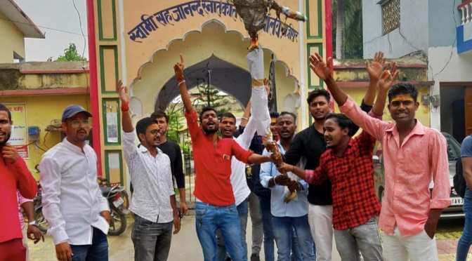 छात्रों ने फूंक दिया कुलपति का पुतला