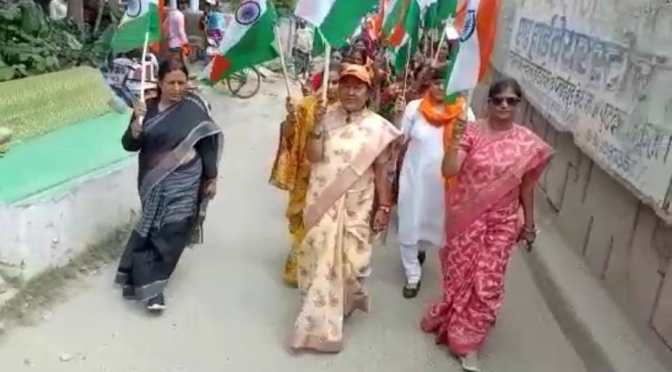 भाजपा महिला मोर्चा ने निकाली तिरंगा प्रभात फेरी