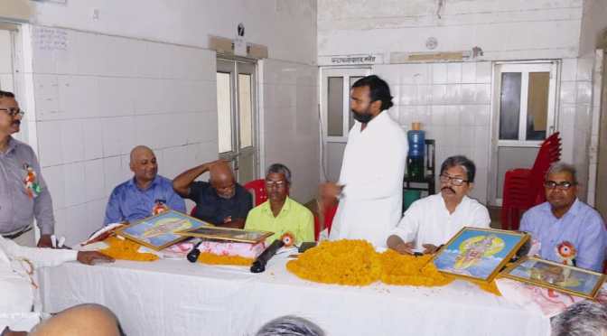 सेवानिवृत्त कर्मचारियों को दी गई विदाई