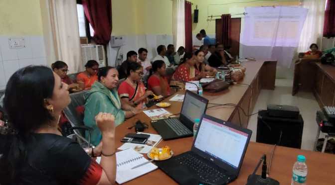 राष्ट्रीय किशोर स्वास्थ्य कार्यक्रम के तहत हुई समीक्षा बैठक