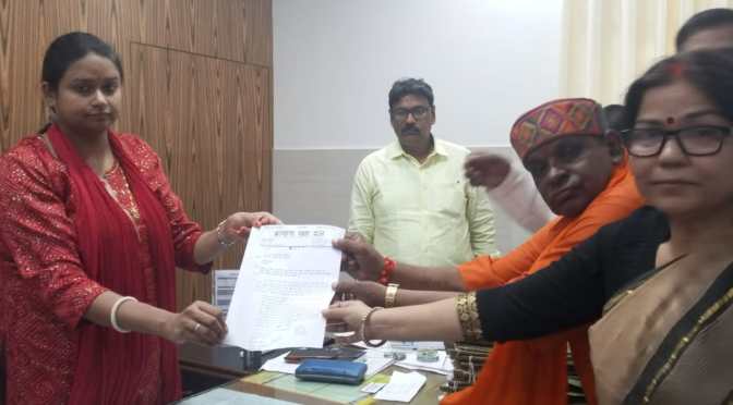 दुष्कर्म पीड़िता को न्याय दिलाने के लिए ब्राम्हण रक्षा दल ने सीएम को सम्बोधित पत्रक डीएम को सौंपा
