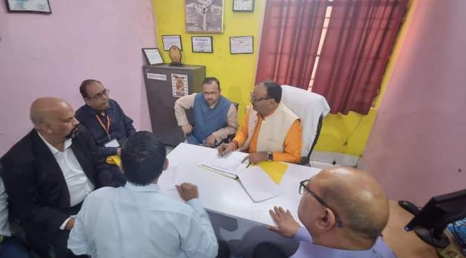 गाजीपुर के सामुदायिक स्वास्थ्य केंद्र का डिप्टी सीएम ने किया निरीक्षण, फिर……