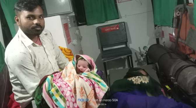 गाजीपुर में एम्बुलेंस बना लेबर रूम