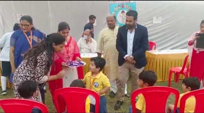 सिटी हॉस्पिटल के डाक्टरों ने किया किडजी स्कूल के बच्चों का हेल्थ चेकअप