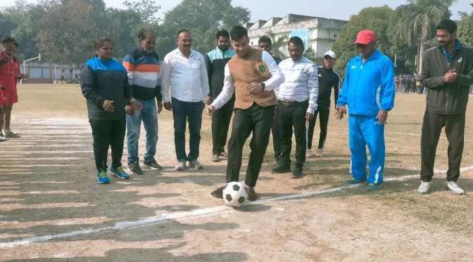 जूनियर बालक फुटबाल प्रतियोगिता का हुआ आयोजन