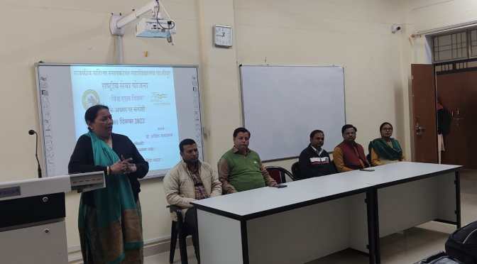 महिला पीजी कॉलेज में पोस्टर प्रतियोगिता का हुआ आयोजन