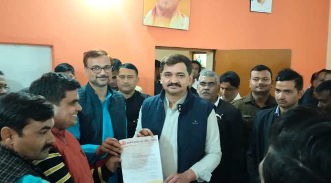 बस स्टेशन का नामकरण करने के लिए ब्राह्मण जनसेवा मंच ने सौंपा एमएलसी को ज्ञापन