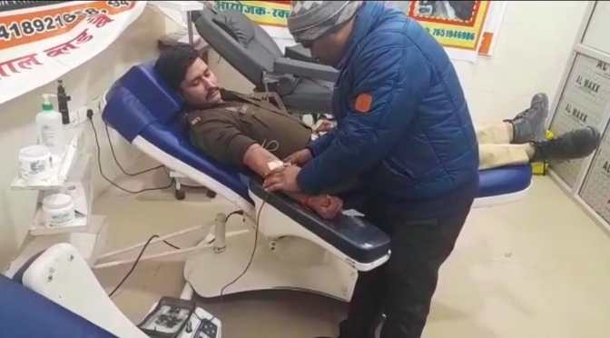 सिपाही ने रक्तदान कर बचाई वृद्ध की जान