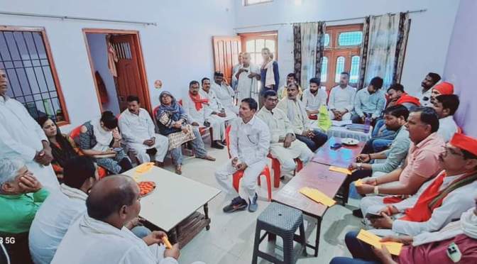 प्रत्याशियों और कार्यकर्ताओं ने की बैठक, लगाया इन नेताओं पर आरोप