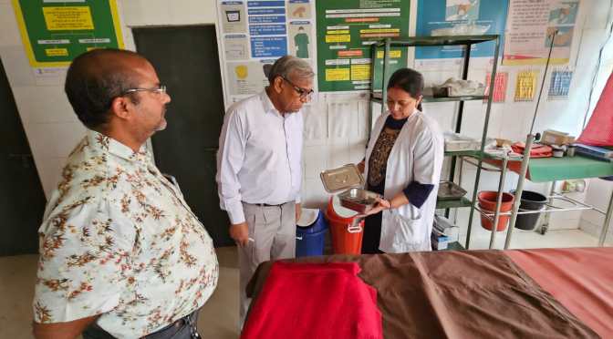 कई कर्मचारियों का रोका वेतन, दिया निर्देश