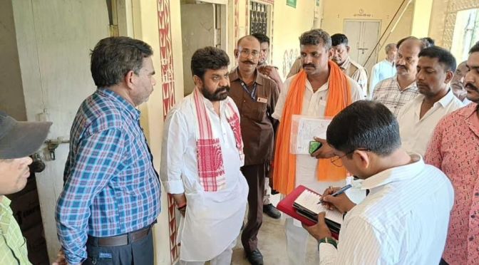 आयुष मंत्री पहुंचे आयुर्वेदिक चिकत्सालय, दिया निर्देश