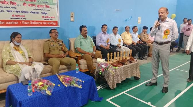 सिंथेटिक बैडमिंटन कोर्ट का डीएम ने किया उद्धघाटन, कहा….