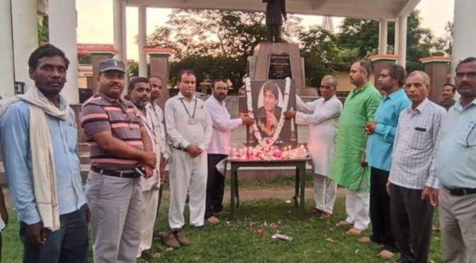 राजू श्रीवास्तव की पुण्यतिथि पर दी श्रद्धांजलि