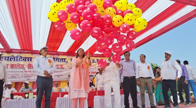 त्रिदिवसीय एथेलिटिक्स प्रतियोगिता का डीएम ने किया शुभारंभ