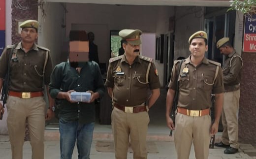 पिस्टल के साथ एक गिरफ्तार