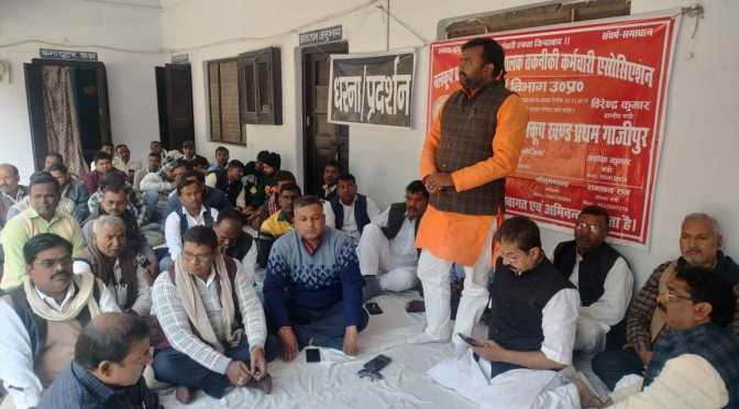 नलकूप चालकों ने मांगों को लेकर खोला मोर्चा