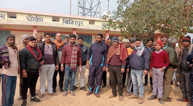 चोरों ने बनाया दुकानों को निशाना