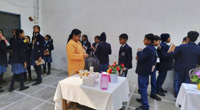 शाह फैज स्कूल के सैंकड़ो-छात्राओं को खिलाई गई दवा