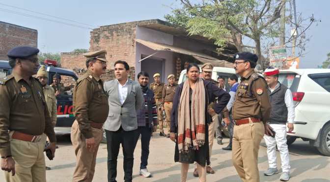 डीएम और एसपी ने किया शहर में रूट मार्च