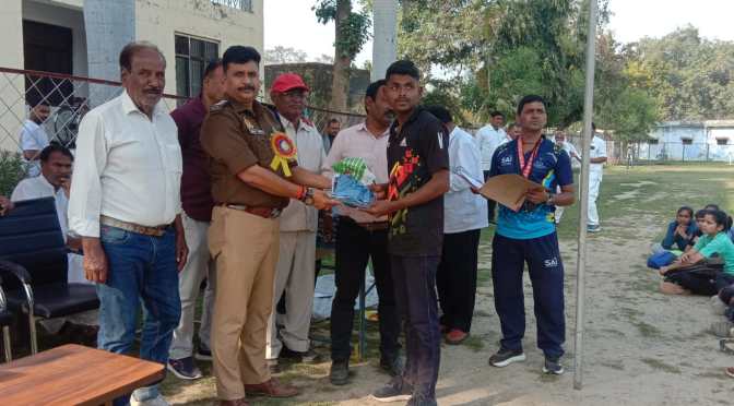 सीओ सिटी ने दिया विजेता खिलाड़ियों को पुरस्कार