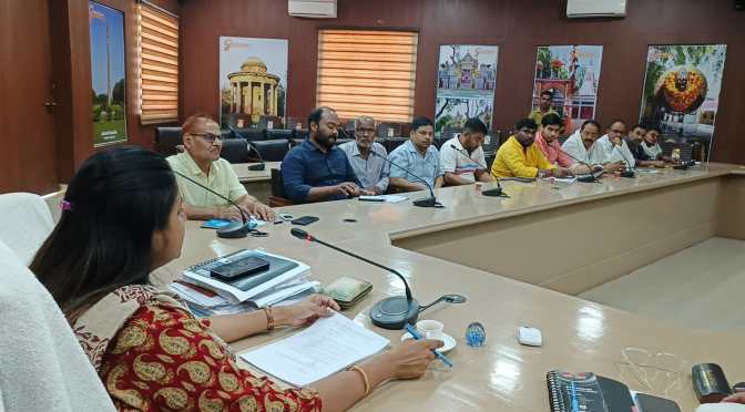 निर्देशों का पालन करें नहीं तो होगी कार्रवाई:डीएम