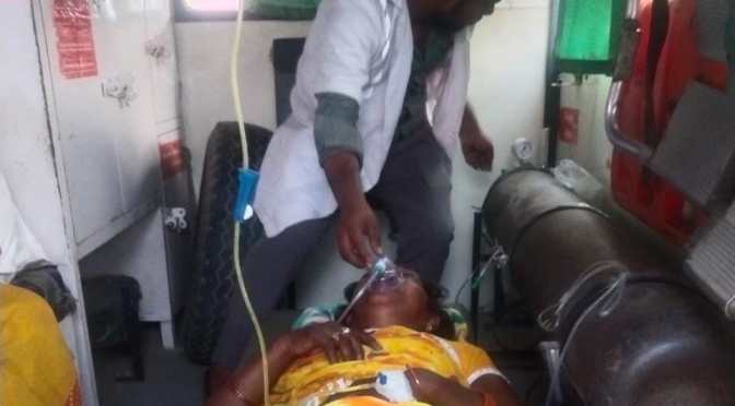 एंबुलेंस कर्मचारीयों ने बचाई महिला की जान