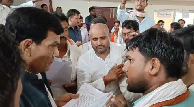 ऊर्जा मंत्री के जनता दरबार में मीटर रीडर, मिला आश्वासन