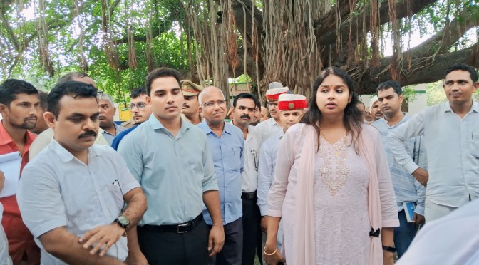 डीएम ने विभिन्न शरणालयो बाढ़ का किया निरीक्षण,ली जानकारी