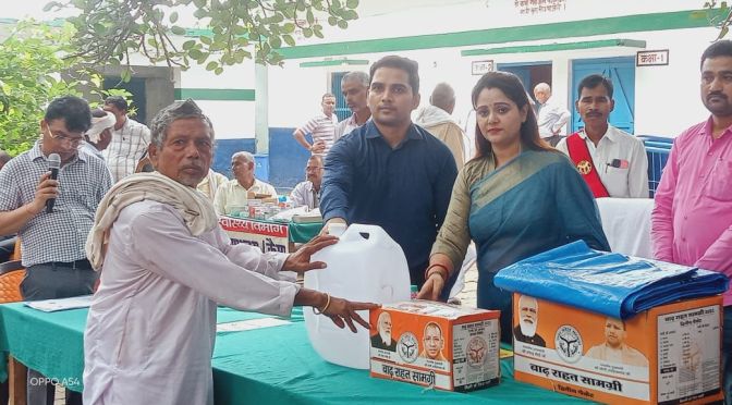 सपना सिंह ने राशन किट वितरण किया