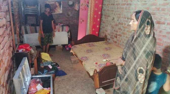 मकान में सेंध मारकर चोरों ने किया हाथ साफ