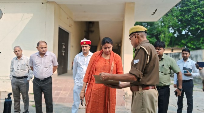 डीएम ने ईवीएम गोदाम का किया निरीक्षण
