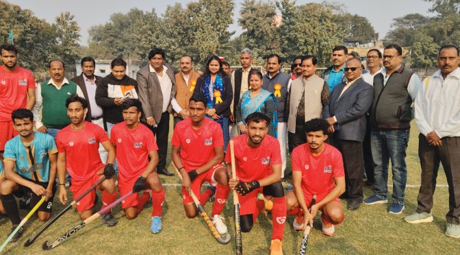 गाजीपुर गोल्ड कप ऑल इंडिया हॉकी प्रतियोगिता का डीएम ने किया शुभारंभ, स्पोर्टस अथारिटी ऑफ इडियां लखनऊ ने मारी बाज़ी