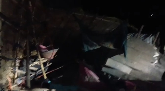 झोपड़ी में सो रहा था परिवार,तीन बच्चों की मौत