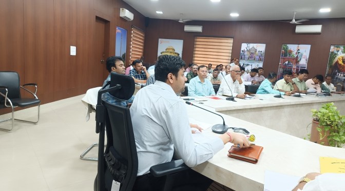 डीएम ने किया जल प्रबंधन समिति के सदस्यों के साथ बैठक, दिया निर्देश