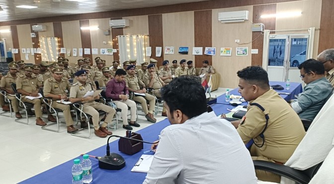 त्योहारों को लेकर डीएम-एसपी ने की बैठक,दिए निर्देश