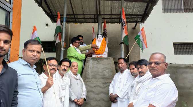 कांग्रेसियों ने किया इंदिरा गांधी और सरदार पटेल को श्रद्धांजलि अर्पित