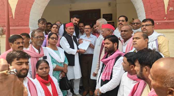 सपा का एक प्रतिनिधिमंडल किसानों की समस्या को लेकर सौंपा ज्ञापन