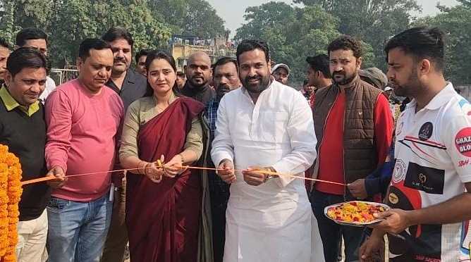 डिफेंस वॉरियर्स ने जीता मैच, जिला पंचायत अध्यक्ष सपना सिंह ने दी बधाई