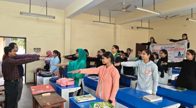 सड़क सुरक्षा के नियमों का पालन करने के लिए शपथ दिलाई गई