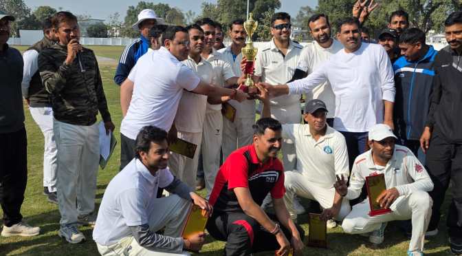 एसपी इलेवन और पत्रकार एकादश के बीच खेला गया क्रिकेट मैच,एसपी इलेवन ने मारी बाजी