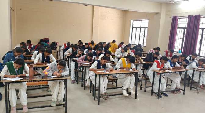 सामान्य ज्ञान प्रतियोगिता में छात्राओं ने किया अपने ज्ञान और क्षमता का प्रदर्शन