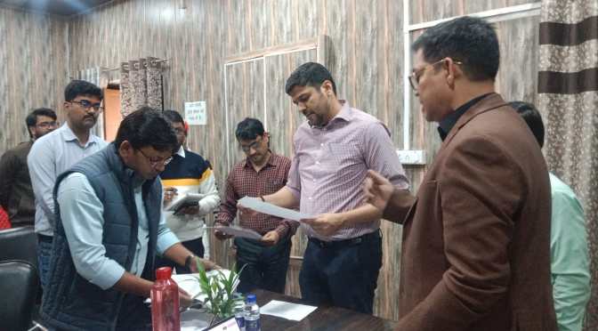 डीएम ने किया विशेष प्रगाढ़ पुनरीक्षण के अंतर्गत हो रहे कार्यों का स्थलीय निरीक्षण