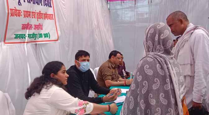 जिस समस्या का तत्काल निस्तारण हो सके उसके लिए किसी को परेशान ना करें:डीएम