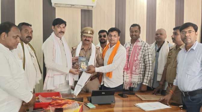 प्रमोद वर्मा ने किया नवागत कोतवाल का स्वागत