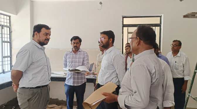 समयसीमा के अंदर निर्माणाधीन कार्यों को कराएं पूरा:डीएम