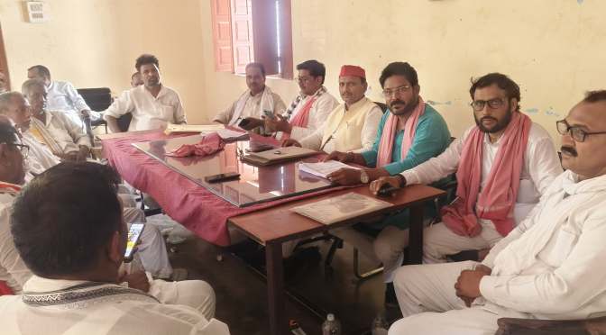 सातों तहसीलों के जिलाध्यक्षों के साथ जिलाध्यक्ष ने की बैठक