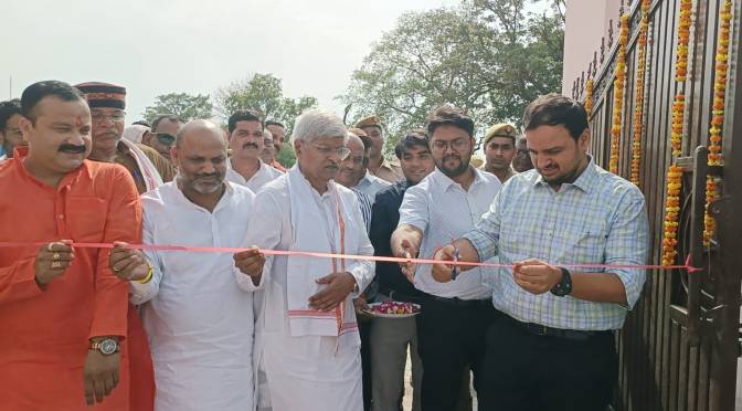 डीएम ने किया नवनिर्मित कान्हा गौशाला का उद्घाटन,लिया जायजा