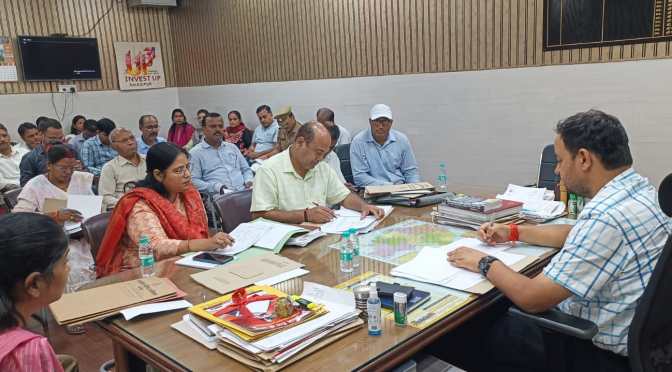 चाइल्ड हेल्पलाइन के लंबित समस्त प्रकरणों का निस्तारण करें सुनिश्चित:DM
